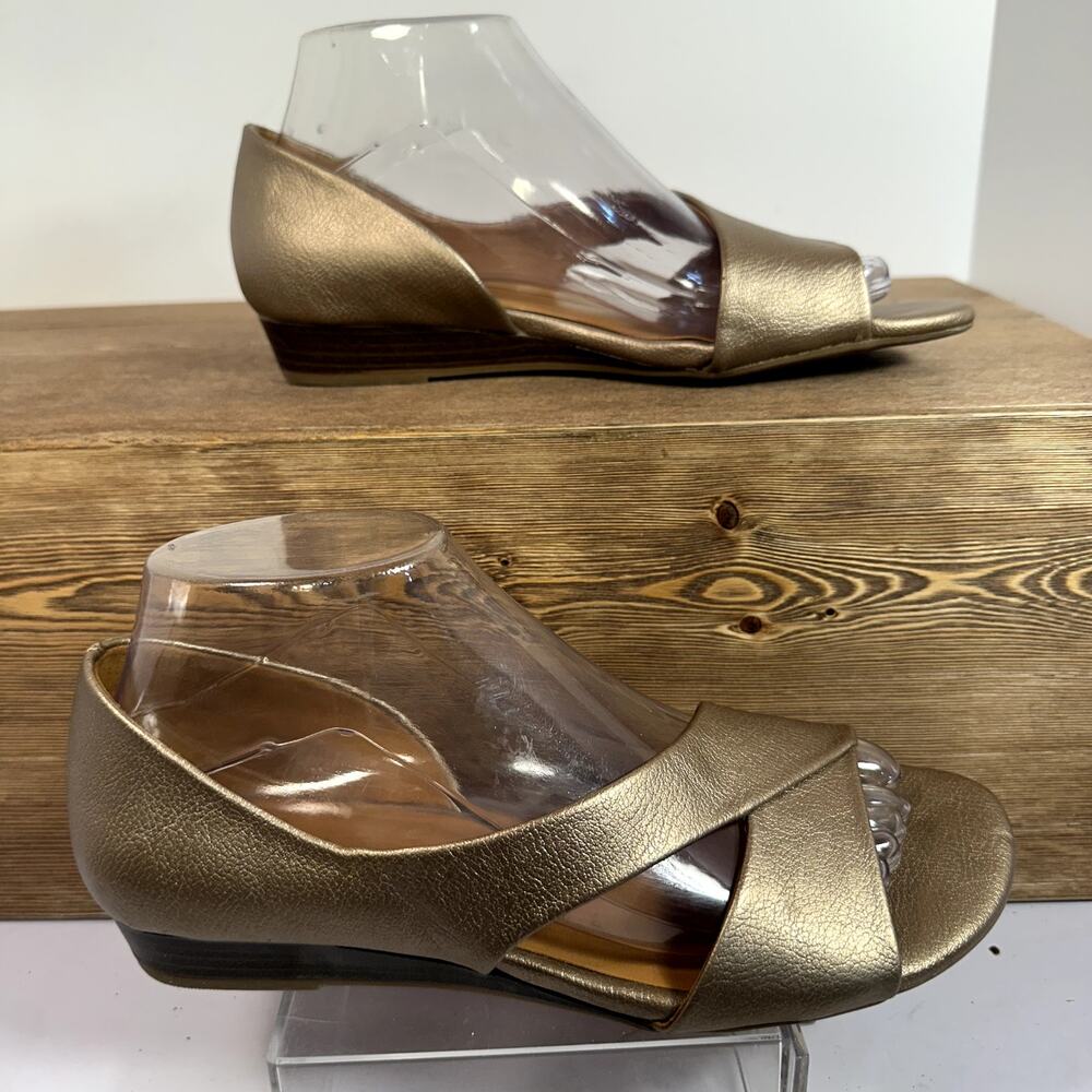 Naturalizer Dressy Flat Sandals SZ 8 JAZZY Party Glam Travel Metallic Elegant